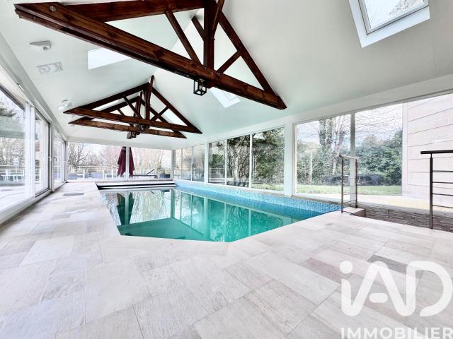 Maison 10 pièces 361 m²