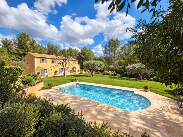 Maison 10 pièces 362 m²