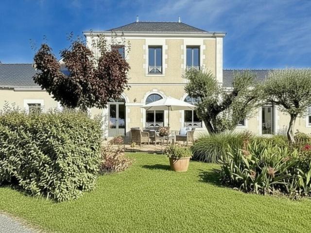 Maison 10 pièces 367 m²