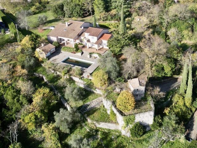 Maison 10 pièces 364 m²