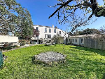 Maison 10 pièces 365 m²