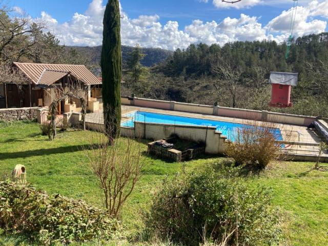 Maison 10 pièces 366 m²