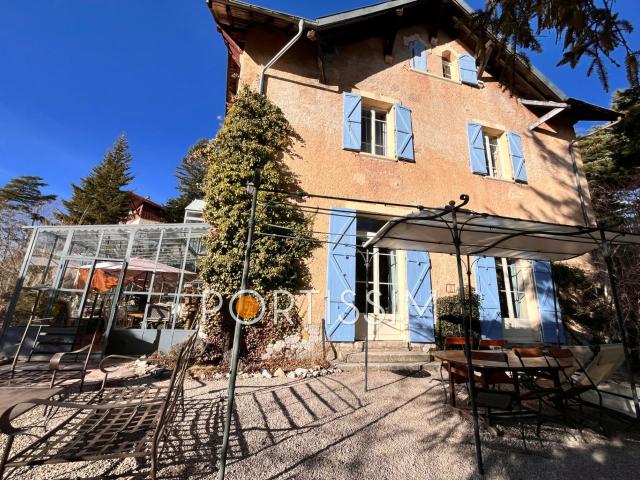 Maison 10 pièces 368 m²