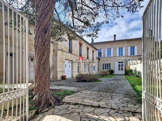 Maison 10 pièces 369 m²