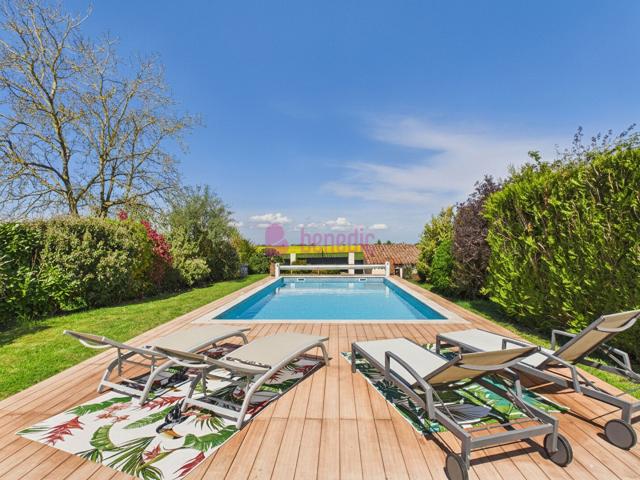 Maison 10 pièces 373 m²