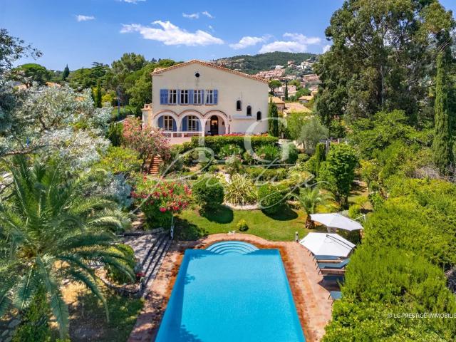 Maison 10 pièces 373 m²