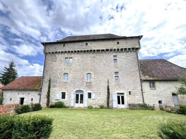 Maison 10 pièces 370 m²