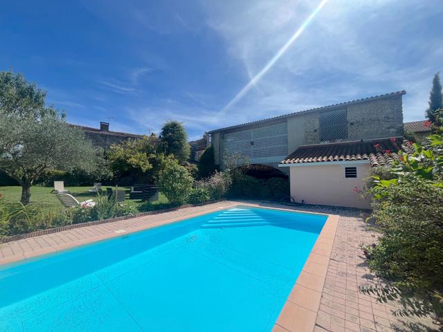 Maison 10 pièces 370 m²