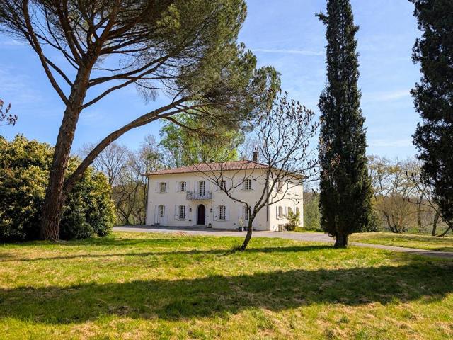 Maison 10 pièces 371 m²