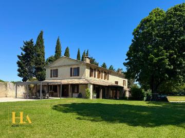 Maison 10 pièces 372 m²