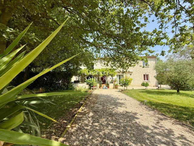 Maison 10 pièces 377 m²