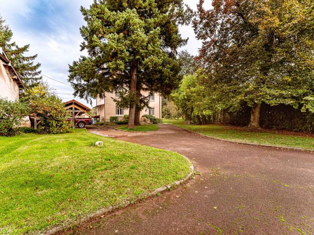 Maison 10 pièces 377 m²