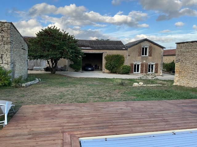 Maison 10 pièces 376 m²