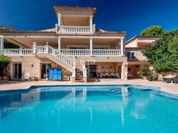 Maison 10 pièces 378 m²