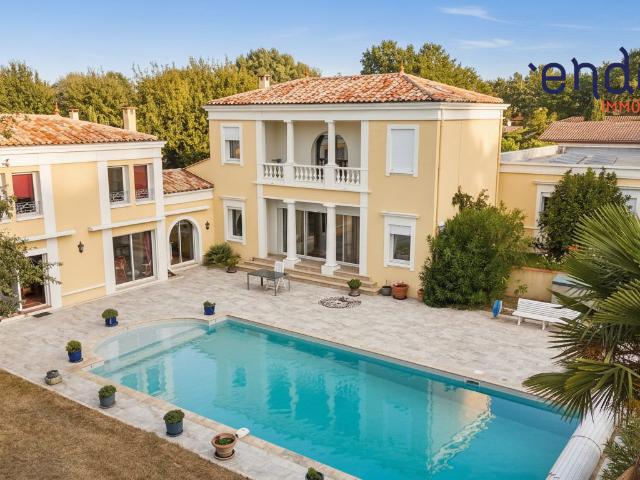 Maison 10 pièces 378 m²