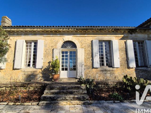 Maison 10 pièces 379 m²
