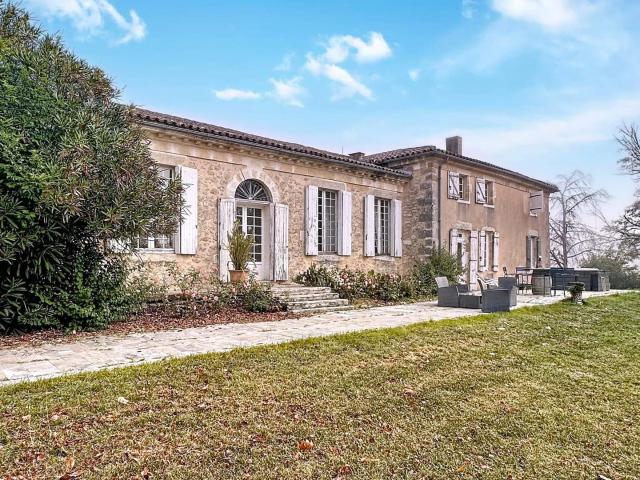 Maison 10 pièces 379 m²