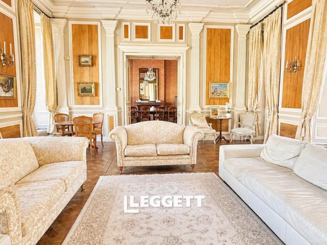 Maison 10 pièces 383 m²