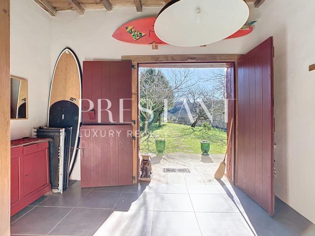 Maison 10 pièces 380 m²