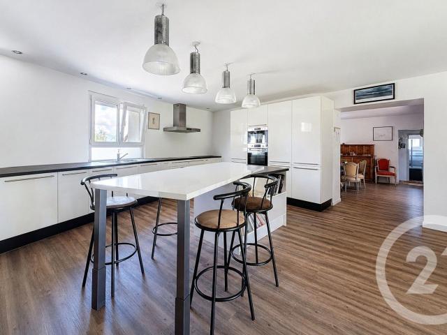 Maison 10 pièces 380 m²