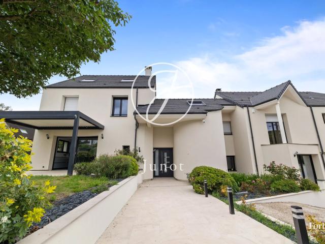 Maison 10 pièces 380 m²