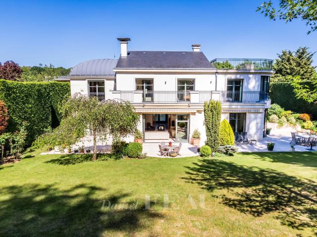 Maison 10 pièces 380 m²