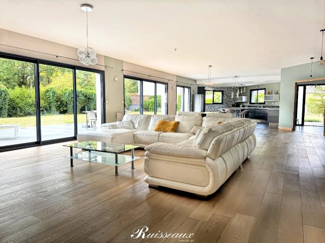 Maison 10 pièces 380 m²