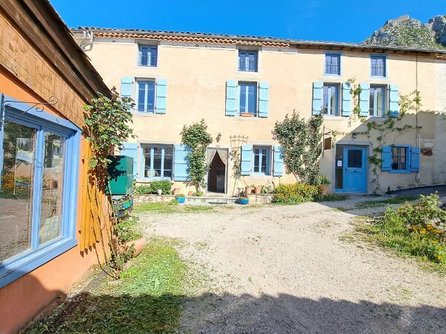 Maison 10 pièces 380 m²