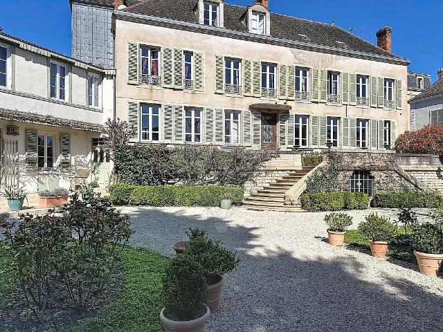 Maison 10 pièces 380 m²