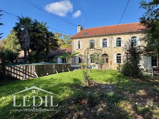 Maison 10 pièces 380 m²