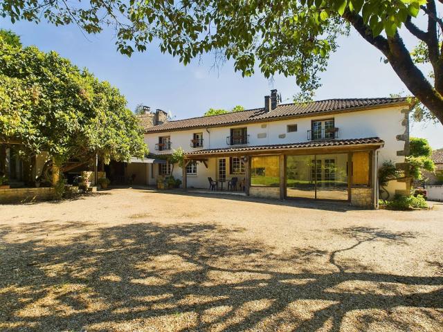 Maison 10 pièces 381 m²