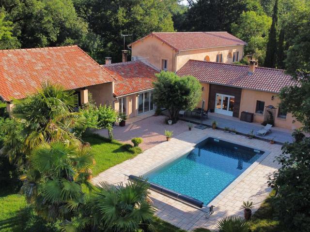 Maison 10 pièces 382 m²