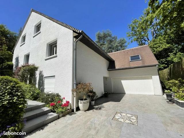 Maison 10 pièces 382 m²