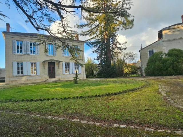 Maison 10 pièces 384 m²