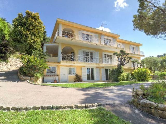 Maison 10 pièces 386 m²
