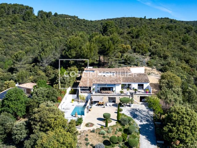 Maison 10 pièces 413 m²