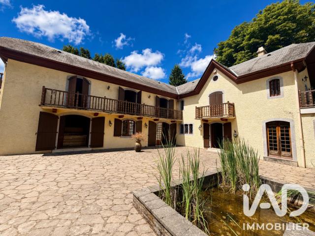 Maison 10 pièces 393 m²