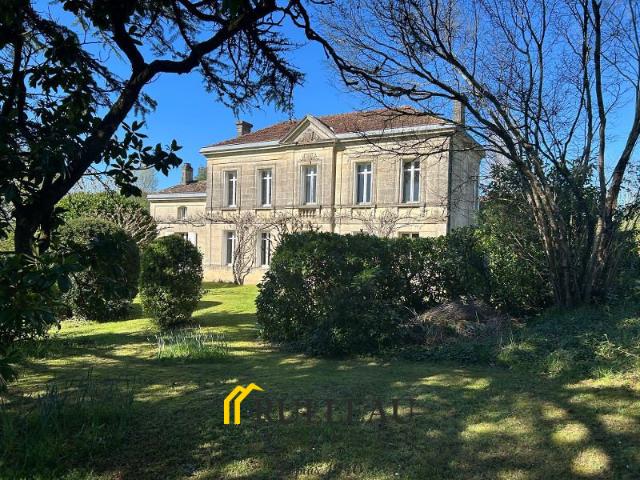 Maison 10 pièces 390 m²