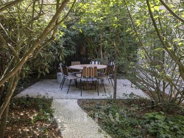 Maison 10 pièces 390 m²