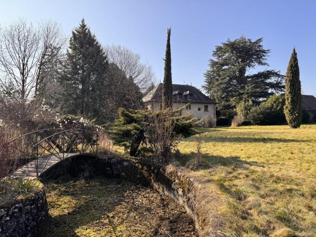 Maison 10 pièces 390 m²