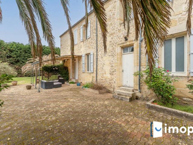 Maison 10 pièces 397 m²