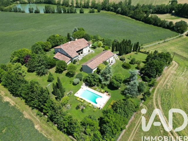 Maison 10 pièces 396 m²