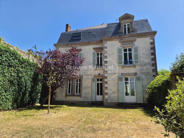 Maison 10 pièces 396 m²