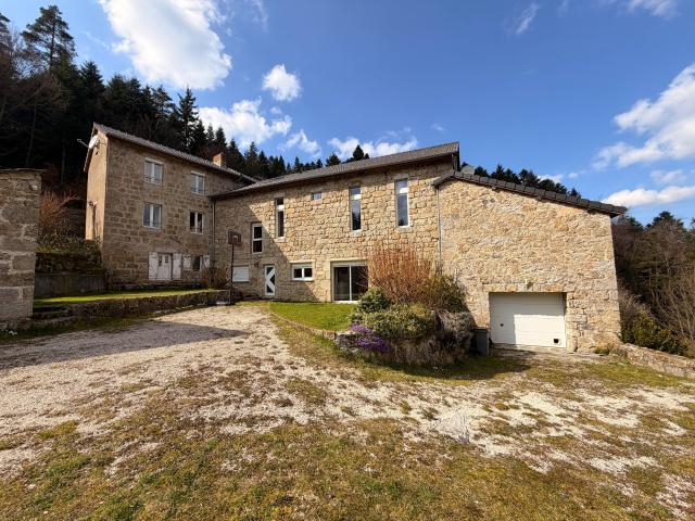 Maison 10 pièces 398 m²