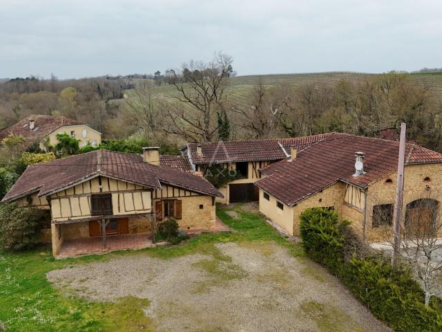 Maison 10 pièces 303 m²