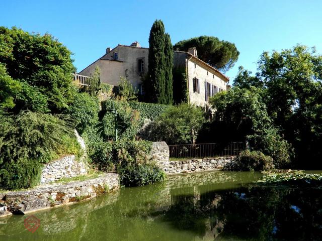 Maison 10 pièces 303 m²