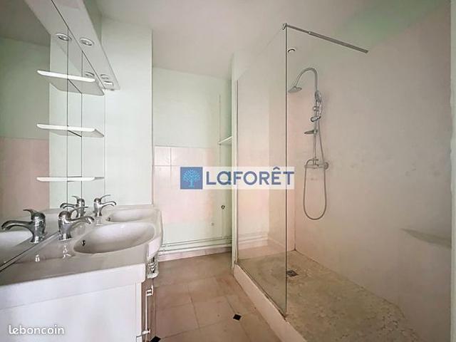 Maison 10 pièces 303 m²