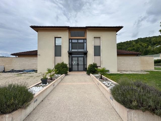 Maison 10 pièces 300 m²