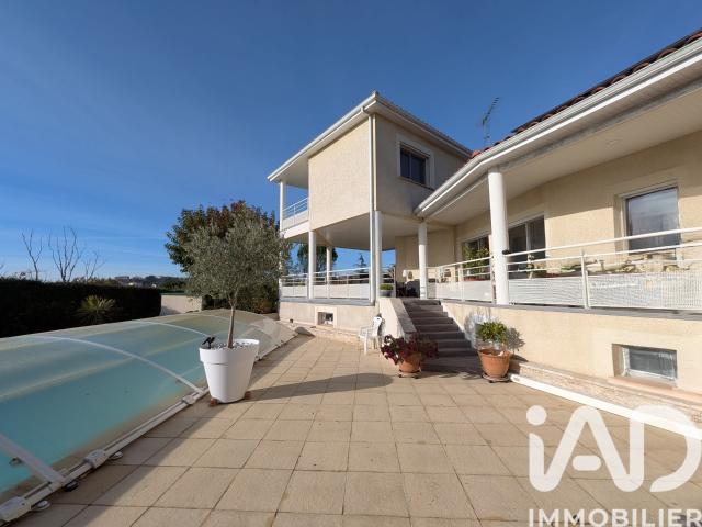 Maison 10 pièces 300 m²