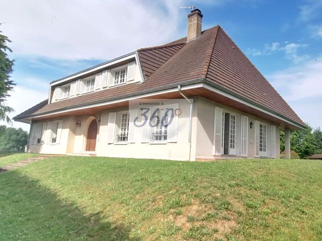 Maison 10 pièces 300 m²